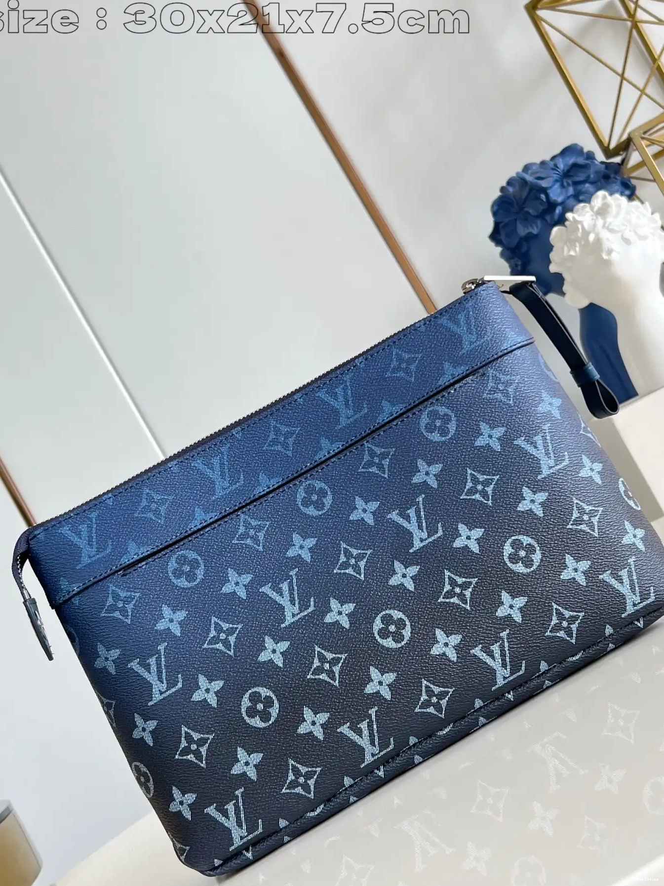 Eliminating the middleman and passing on savings to you. With massive production and tax-free benefits VUITTON POCHETTE VOYAGE LOUIS SOUPLE-30*21*7.5CM 0216