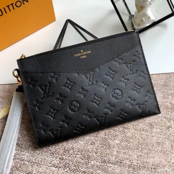 Repladies offers premium fake Louis bags at unbeatable prices. Our products are cheap because we focus on direct sales LOUIS POCHETTE MÉLANIE VUITTON MM 0214