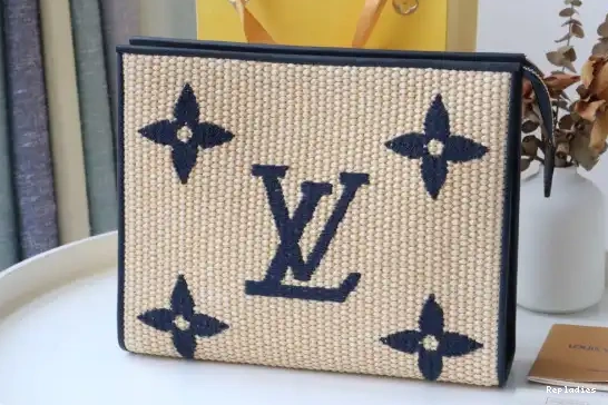 Repladies offers premium fake Louis bags at unbeatable prices. Our products are cheap because we focus on direct sales Raffia VUITTON LOUIS Monogram Pouch Toiletry 0210