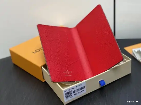 Eliminating the middleman and passing on savings to you. With massive production and tax-free benefits Louis Vuitton PASSPORT COVER-10*14*2.5CM 0212