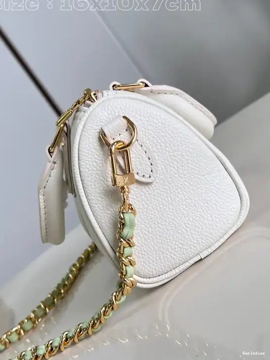 Repladies offers premium fake Louis bags at unbeatable prices. Our products are cheap because we focus on direct sales VUITTON SPEEDY-16-10-7.5cm LOUIS NANO 0211