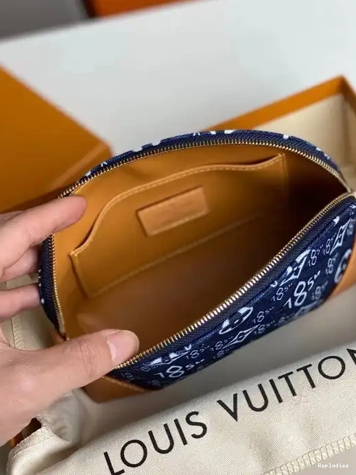 Eliminating the middleman and passing on savings to you. With massive production and tax-free benefits VUITTON LOUIS COSMETIC 1854 POUCH SINCE PM 0214