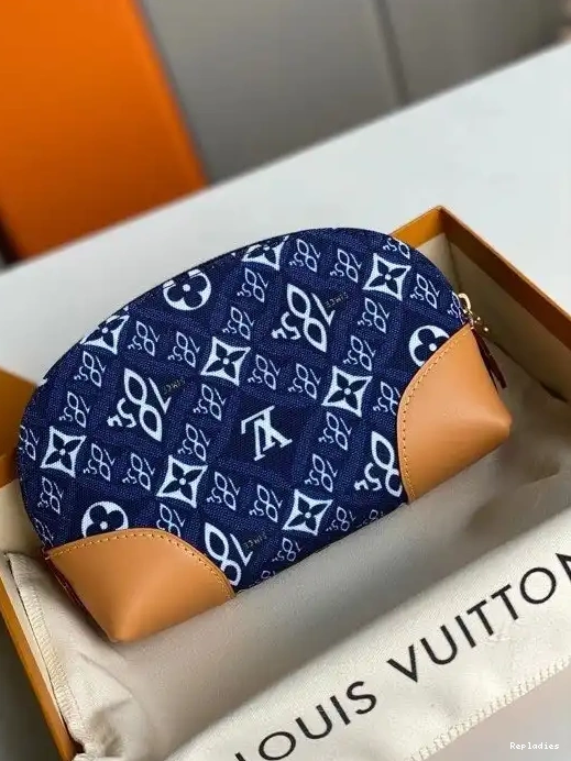 Eliminating the middleman and passing on savings to you. With massive production and tax-free benefits VUITTON LOUIS COSMETIC 1854 POUCH SINCE PM 0214