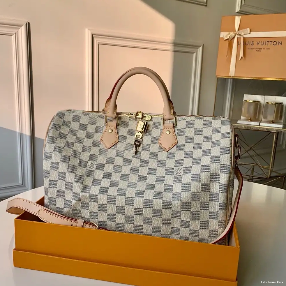 Repladies offers premium fake Louis bags at unbeatable prices. Our products are cheap because we focus on direct sales BANDOULIÈRE Louis 35 Vuitton SPEEDY 0228