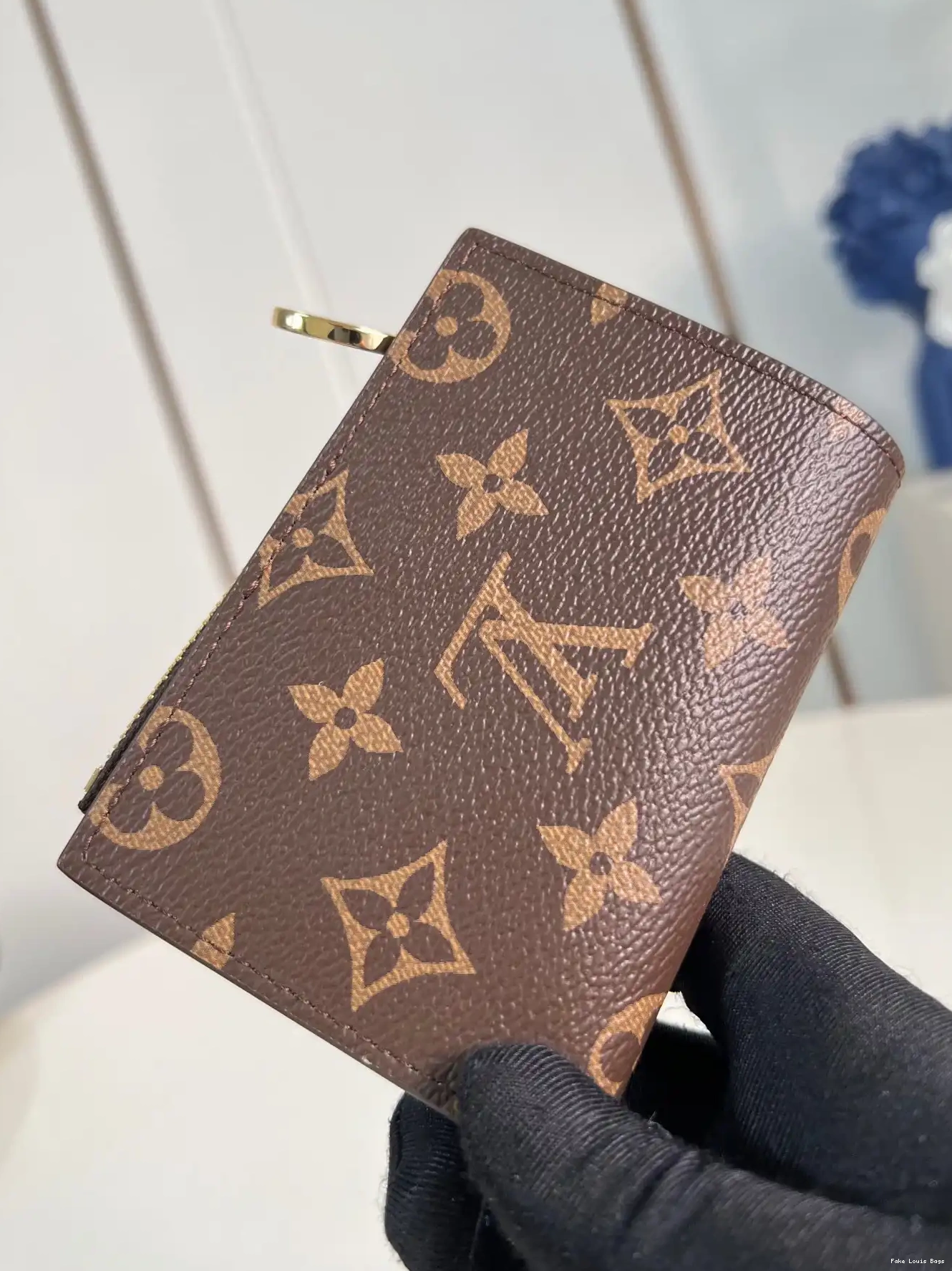 Eliminating the middleman and passing on savings to you. With massive production and tax-free benefits LOUIS - 9*11.5*1.5CM Lisa Wallet VUITTON 0221