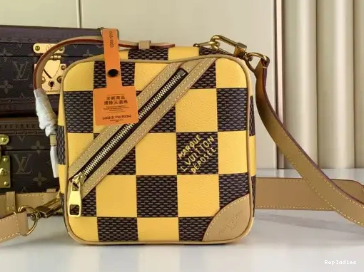 Eliminating the middleman and passing on savings to you. With massive production and tax-free benefits LOUIS VUITTON Chess Messenger-24*24*8CM 0224