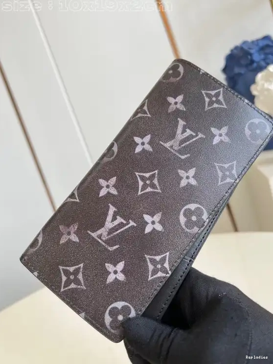 Repladies offers premium fake Louis bags at unbeatable prices. Our products are cheap because we focus on direct sales BRAZZA WALLET-10*19*2cm VUITTON LOUIS 0226