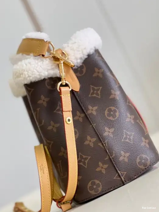 Repladies offers premium fake Louis bags at unbeatable prices. Our products are cheap because we focus on direct sales LOUIS VUITTON NÉONOÉ BB 0223