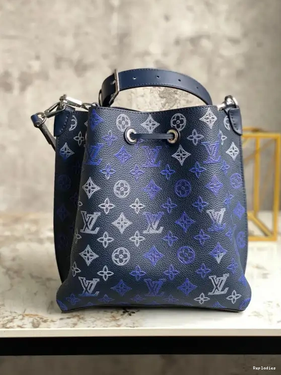 Repladies offers premium fake Louis bags at unbeatable prices. Our products are cheap because we focus on direct sales VUITTON MURIA LOUIS 0222