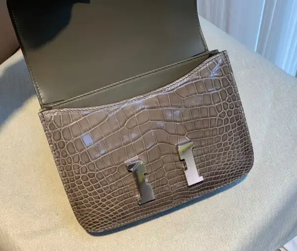 Repladies offers premium fake Louis bags at unbeatable prices. Our products are cheap because we focus on direct sales HERMES CONSTANCE 18 ALL HANDMADE 0204