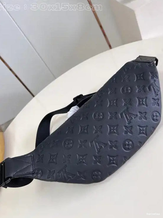 Eliminating the middleman and passing on savings to you. With massive production and tax-free benefits LOUIS VUITTON Rush Bumbag-30*15*8CM 0217