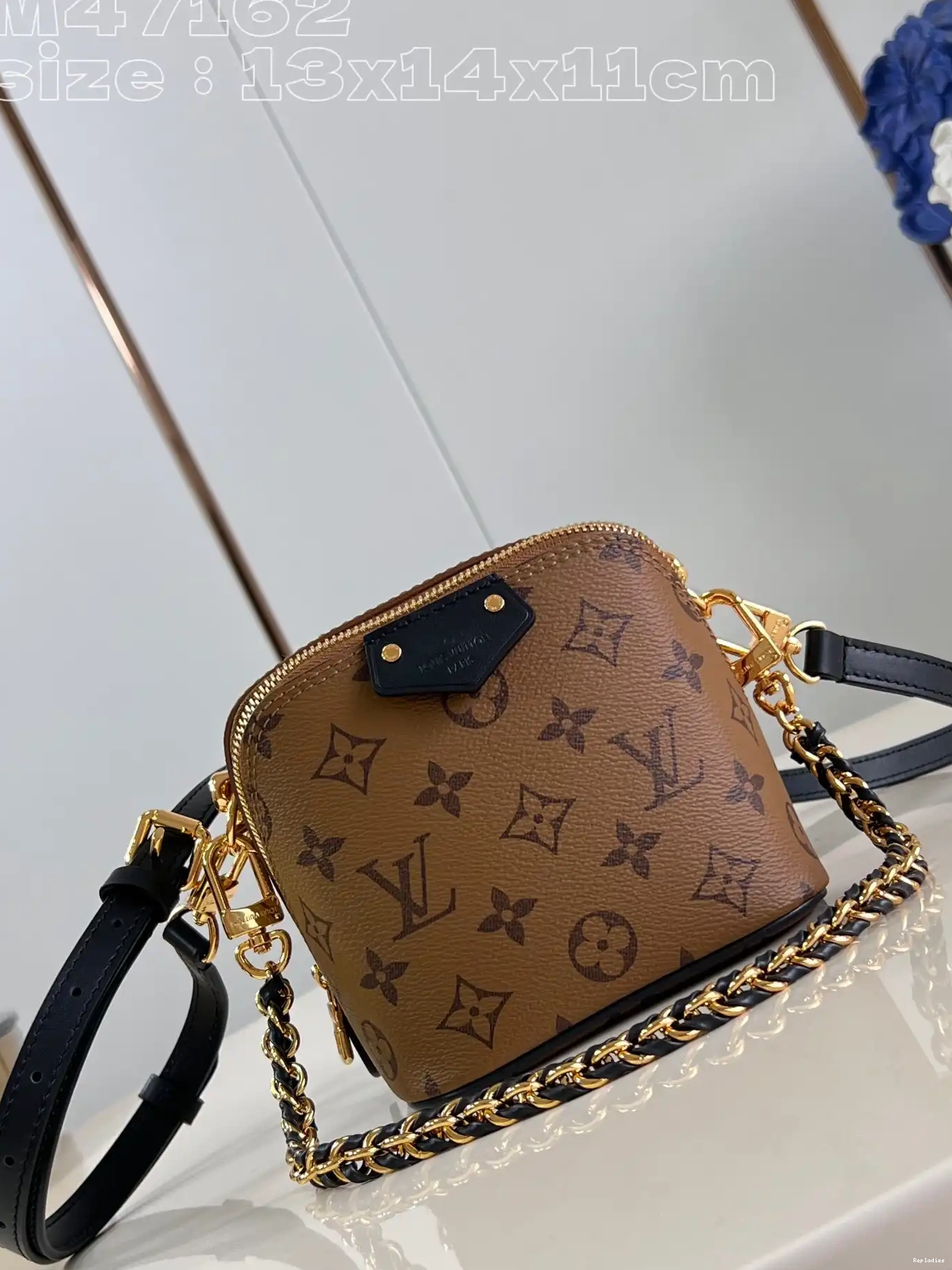 You get luxury for less. Shop now for the best deals on fake Louis bags. Just In Case-13*14*11.5CM LOUIS VUITTON 0220