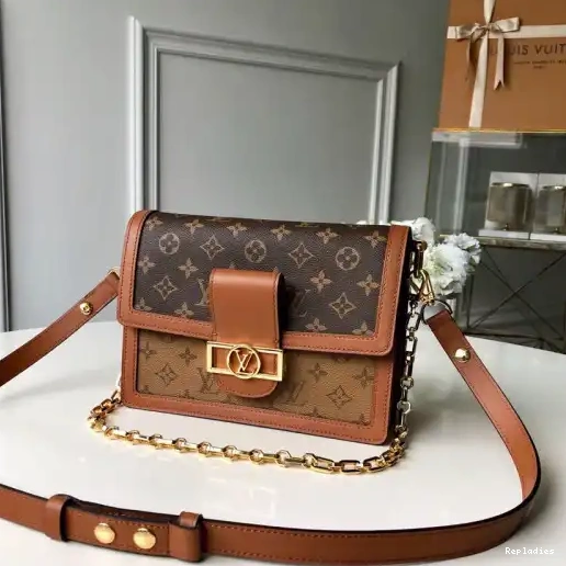 Repladies offers premium fake Louis bags at unbeatable prices. Our products are cheap because we focus on direct sales Show） MM（2019 Vuitton Spring Dauphine Louis 0224