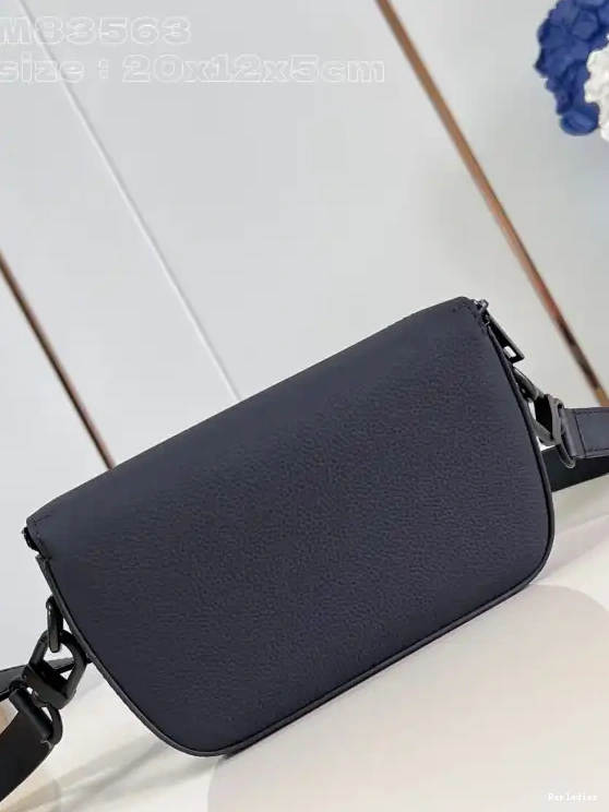 Repladies offers premium fake Louis bags at unbeatable prices. Our products are cheap because we focus on direct sales LOUIS Wallet-20*12*5.5CM Pilot Wearable VUITTON 0224