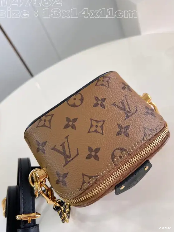 You get luxury for less. Shop now for the best deals on fake Louis bags. Just In Case-13*14*11.5CM LOUIS VUITTON 0220