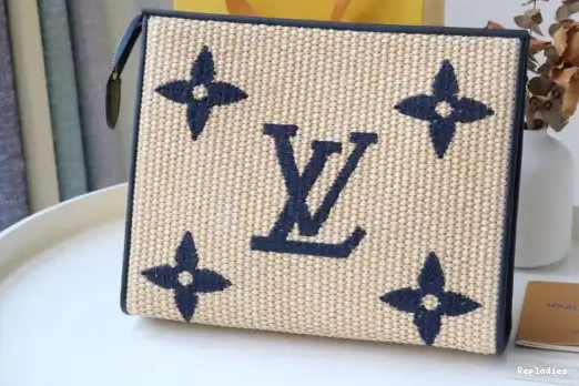 Repladies offers premium fake Louis bags at unbeatable prices. Our products are cheap because we focus on direct sales Raffia VUITTON LOUIS Monogram Pouch Toiletry 0210