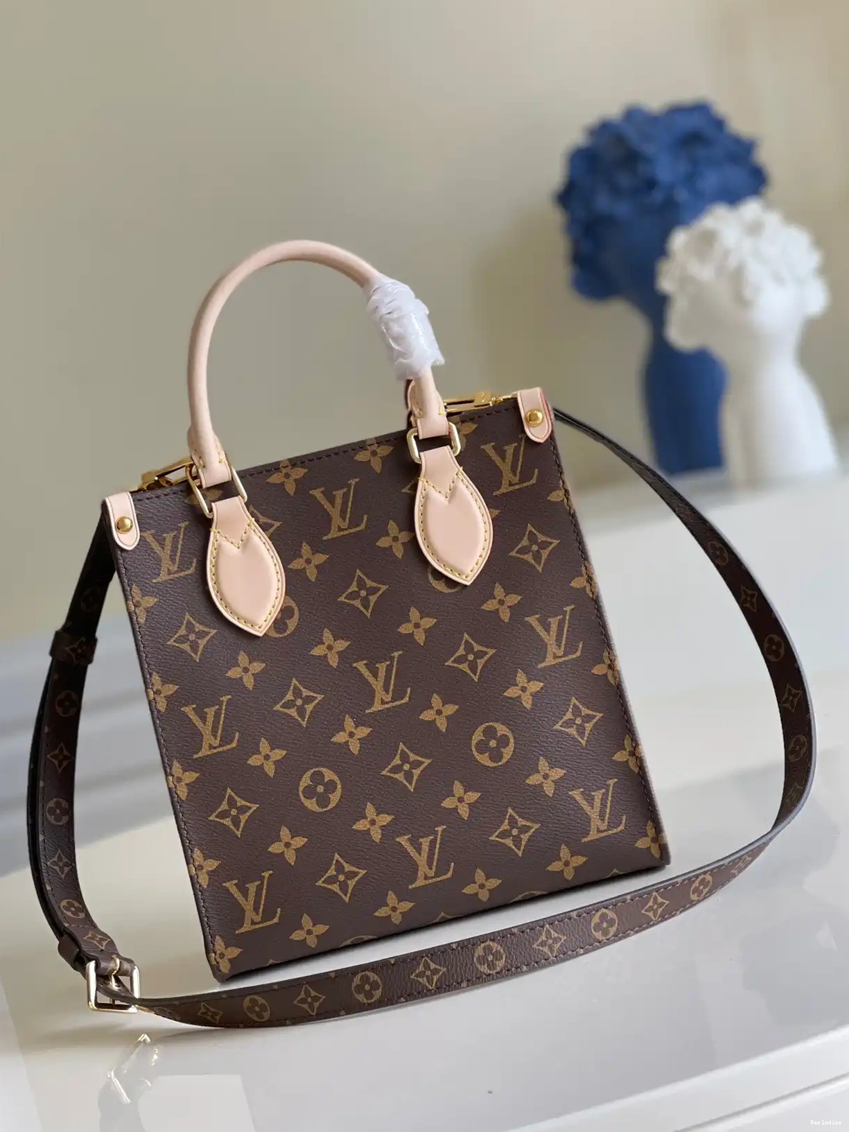 You get luxury for less. Shop now for the best deals on fake Louis bags. VUITTON LOUIS PLAT PETIT SAC 0214