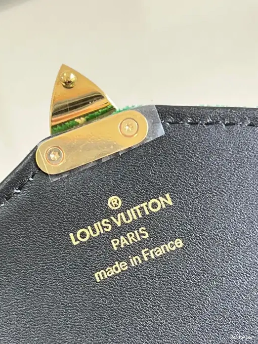 Eliminating the middleman and passing on savings to you. With massive production and tax-free benefits METIS Vuitton MICRO Louis 0210