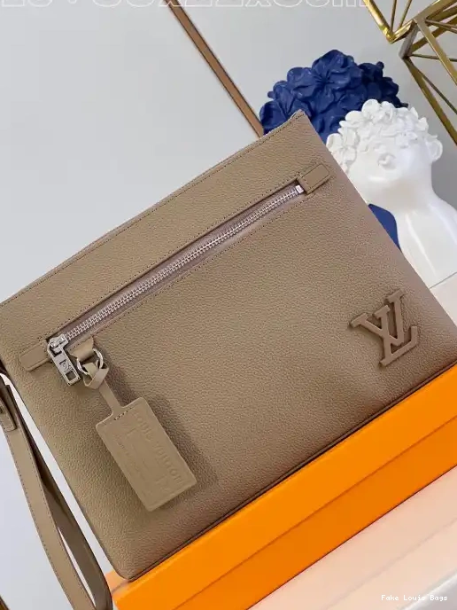 Repladies offers premium fake Louis bags at unbeatable prices. Our products are cheap because we focus on direct sales POUCH VUITTON LOUIS IPAD 0207