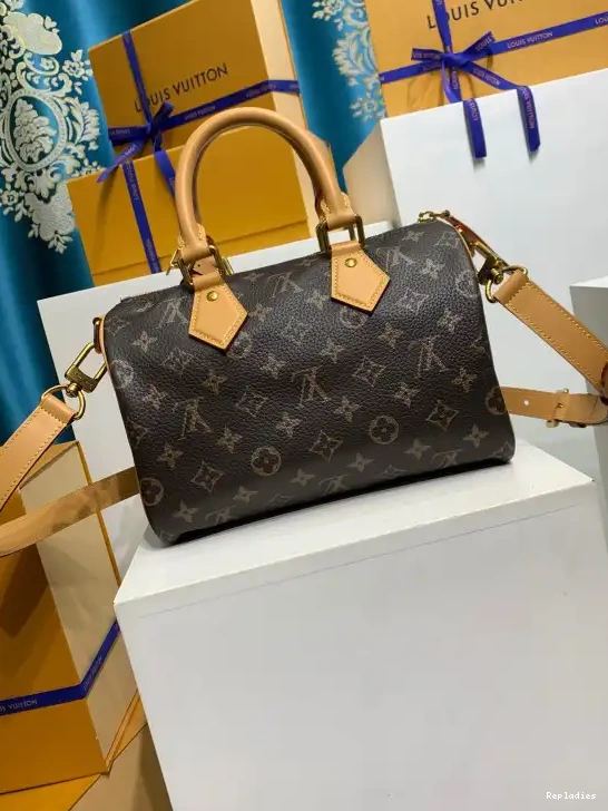 Eliminating the middleman and passing on savings to you. With massive production and tax-free benefits 25 Speedy Bandoulière  VUITTON P9 LOUIS 0227