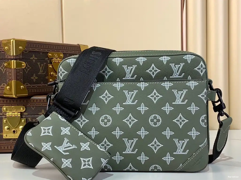 Repladies offers premium fake Louis bags at unbeatable prices. Our products are cheap because we focus on direct sales Vuitton messenger Jm Louis Trio 0215