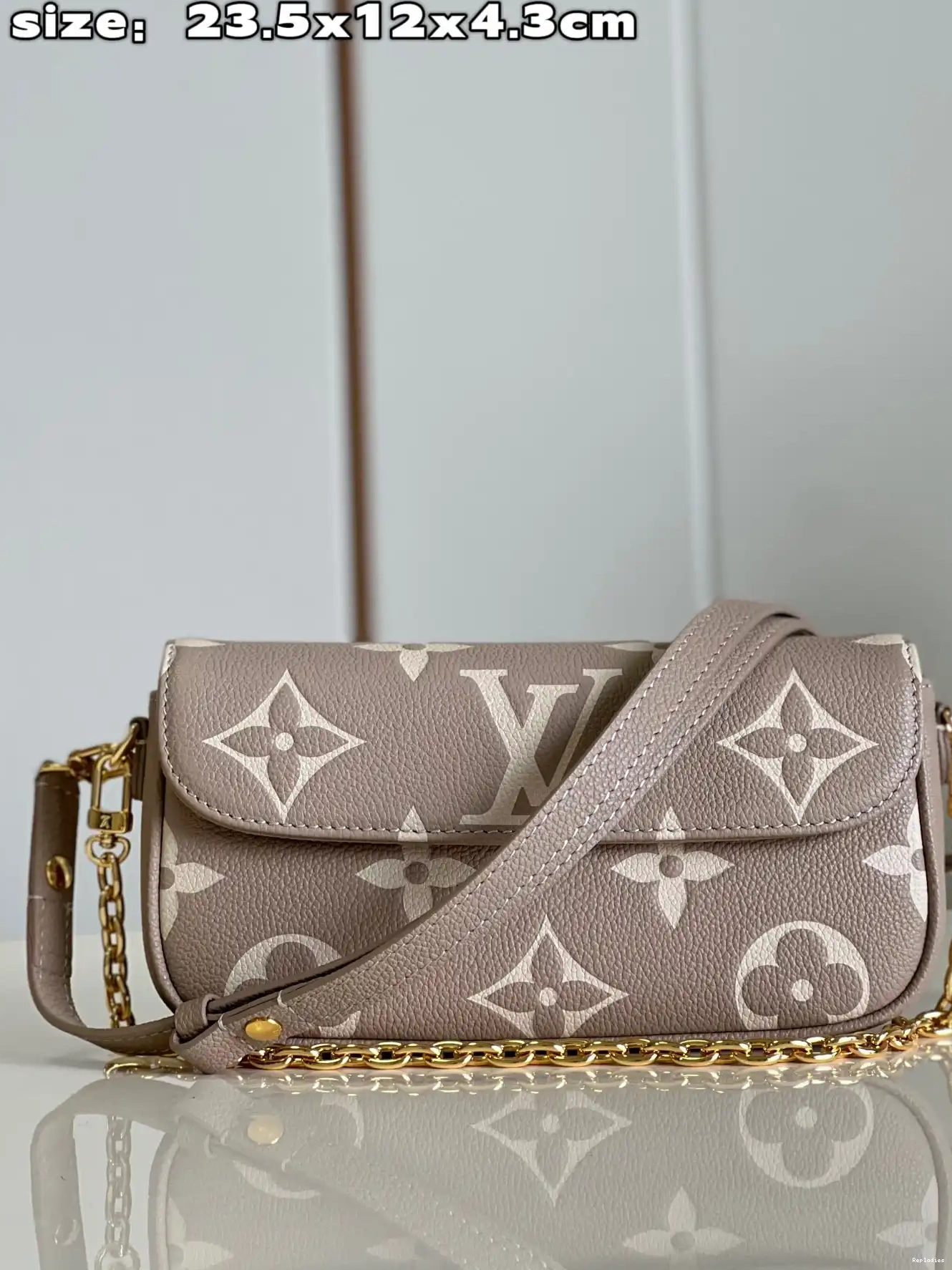 You get luxury for less. Shop now for the best deals on fake Louis bags. VUITTON LOUIS on Ivy Chain Wallet 0219