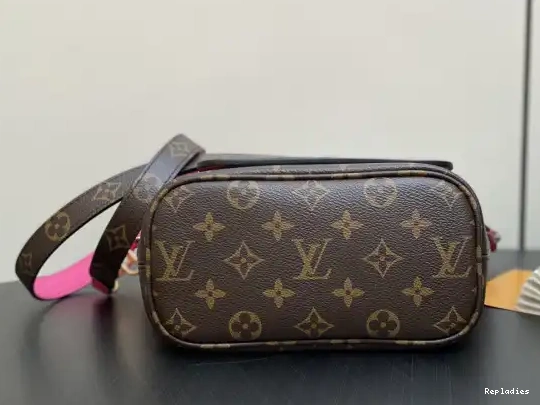 You get luxury for less. Shop now for the best deals on fake Louis bags. Bandoulière Out VUITTON LOUIS Neverfull Inside BB 0214