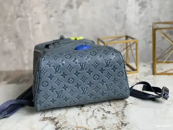 Repladies offers premium fake Louis bags at unbeatable prices. Our products are cheap because we focus on direct sales BACKPACK LOUIS VUITTON ELLIPSE 0207