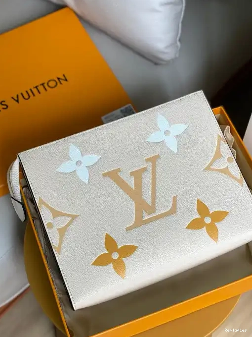 You get luxury for less. Shop now for the best deals on fake Louis bags. LOUIS TOILETRY 26 POUCH VUITTON 0210