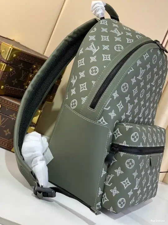 Eliminating the middleman and passing on savings to you. With massive production and tax-free benefits Louis Discovery Backpack PM-29*38*20CM Vuitton 0215