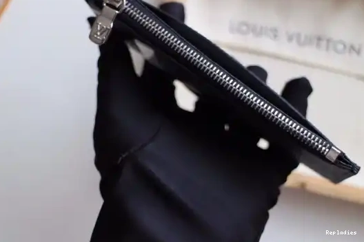 Repladies offers premium fake Louis bags at unbeatable prices. Our products are cheap because we focus on direct sales VUITTON HOLDER COIN CARD LOUIS 0228