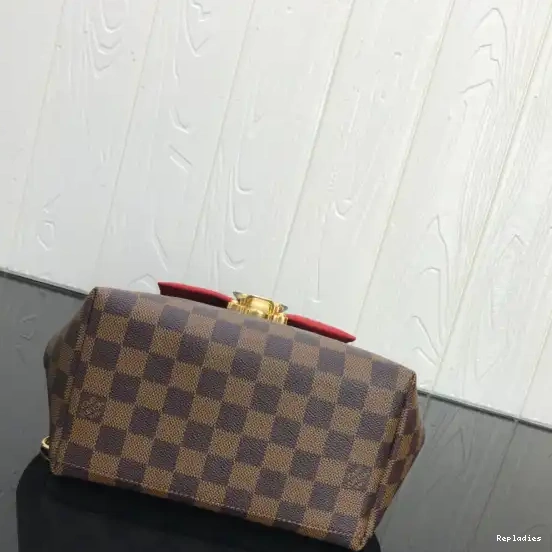 Repladies offers premium fake Louis bags at unbeatable prices. Our products are cheap because we focus on direct sales VUITTON CLAPTON LOUIS BACKPACK 0224