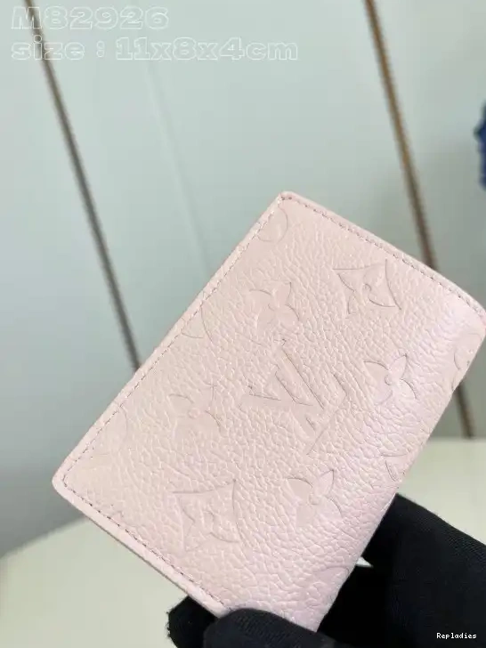 Repladies offers premium fake Louis bags at unbeatable prices. Our products are cheap because we focus on direct sales Louis Métis Vuitton Wallet-11*8*4CM 0216