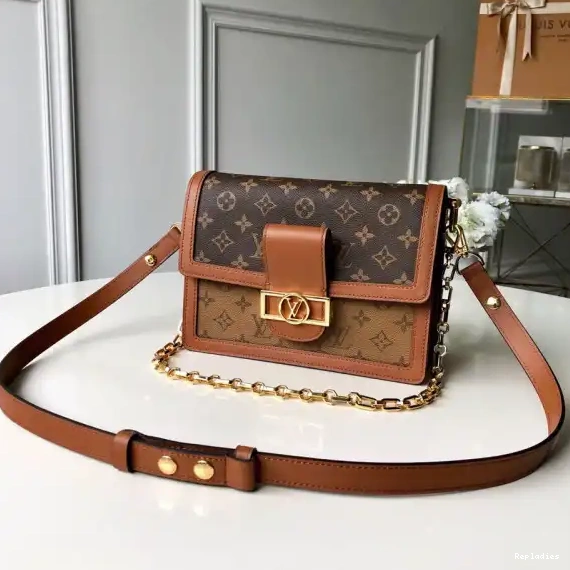 Repladies offers premium fake Louis bags at unbeatable prices. Our products are cheap because we focus on direct sales Show） MM（2019 Vuitton Spring Dauphine Louis 0224