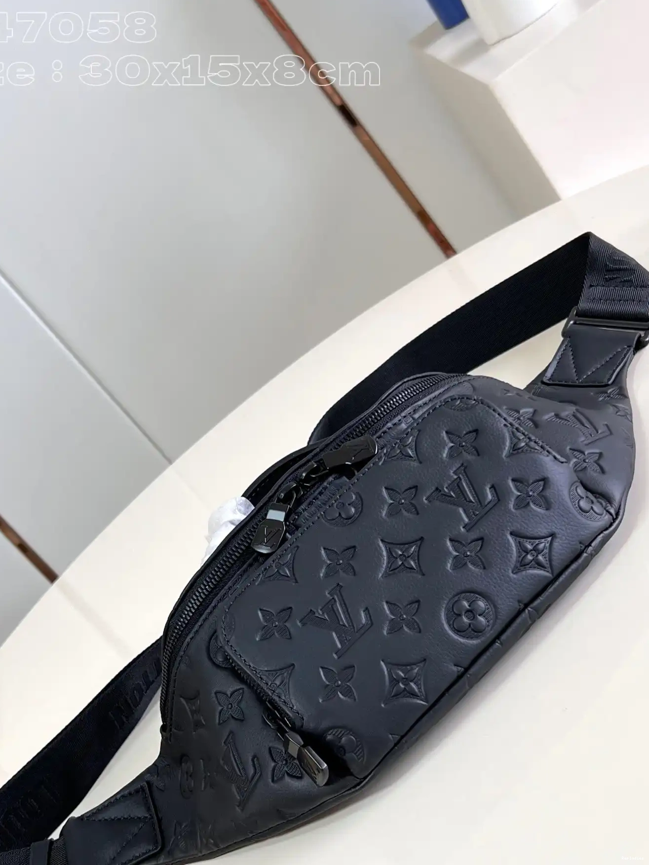 Eliminating the middleman and passing on savings to you. With massive production and tax-free benefits LOUIS VUITTON Rush Bumbag-30*15*8CM 0217