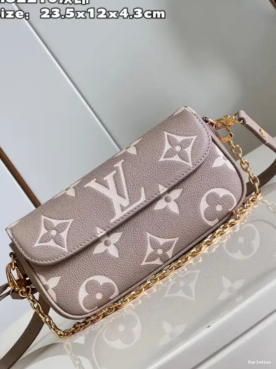 You get luxury for less. Shop now for the best deals on fake Louis bags. VUITTON LOUIS on Ivy Chain Wallet 0219