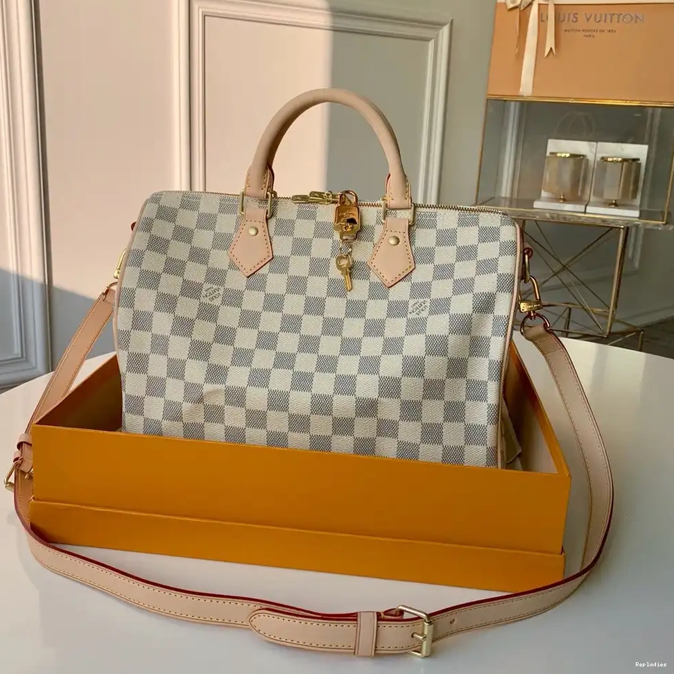 Repladies offers premium fake Louis bags at unbeatable prices. Our products are cheap because we focus on direct sales BANDOULIERE Louis SPEEDY 30 Vuitton 0226