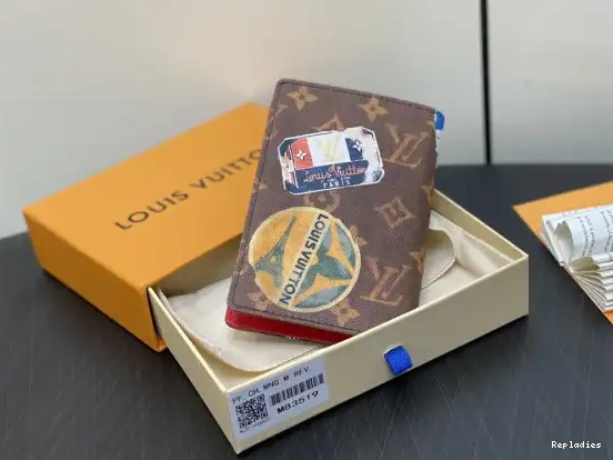 Eliminating the middleman and passing on savings to you. With massive production and tax-free benefits Louis Vuitton PASSPORT COVER-10*14*2.5CM 0212