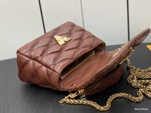 Repladies offers premium fake Louis bags at unbeatable prices. Our products are cheap because we focus on direct sales VUITTON GO-14 MM LOUIS 0212