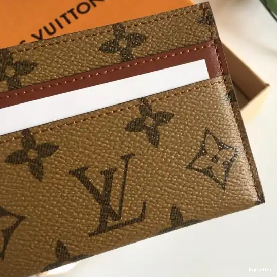 Repladies offers premium fake Louis bags at unbeatable prices. Our products are cheap because we focus on direct sales HOLDER CARD VUITTON 50DOUBLE BANDOULIERE LOUIS 0225