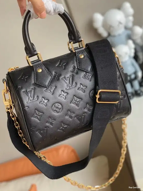 Eliminating the middleman and passing on savings to you. With massive production and tax-free benefits SPEEDY 22 LOUIS VUITTON BANDOULIÈRE 0224