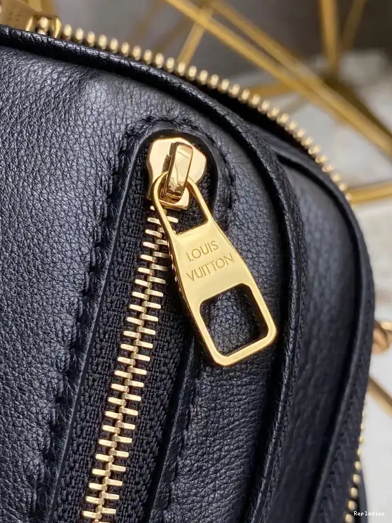 Repladies offers premium fake Louis bags at unbeatable prices. Our products are cheap because we focus on direct sales UTILITY VUITTON CROSSBODY LOUIS 0227