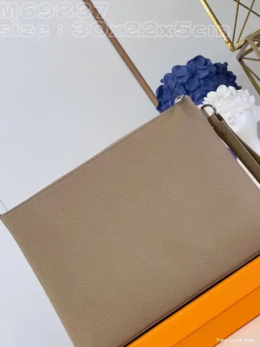 Repladies offers premium fake Louis bags at unbeatable prices. Our products are cheap because we focus on direct sales POUCH VUITTON LOUIS IPAD 0207