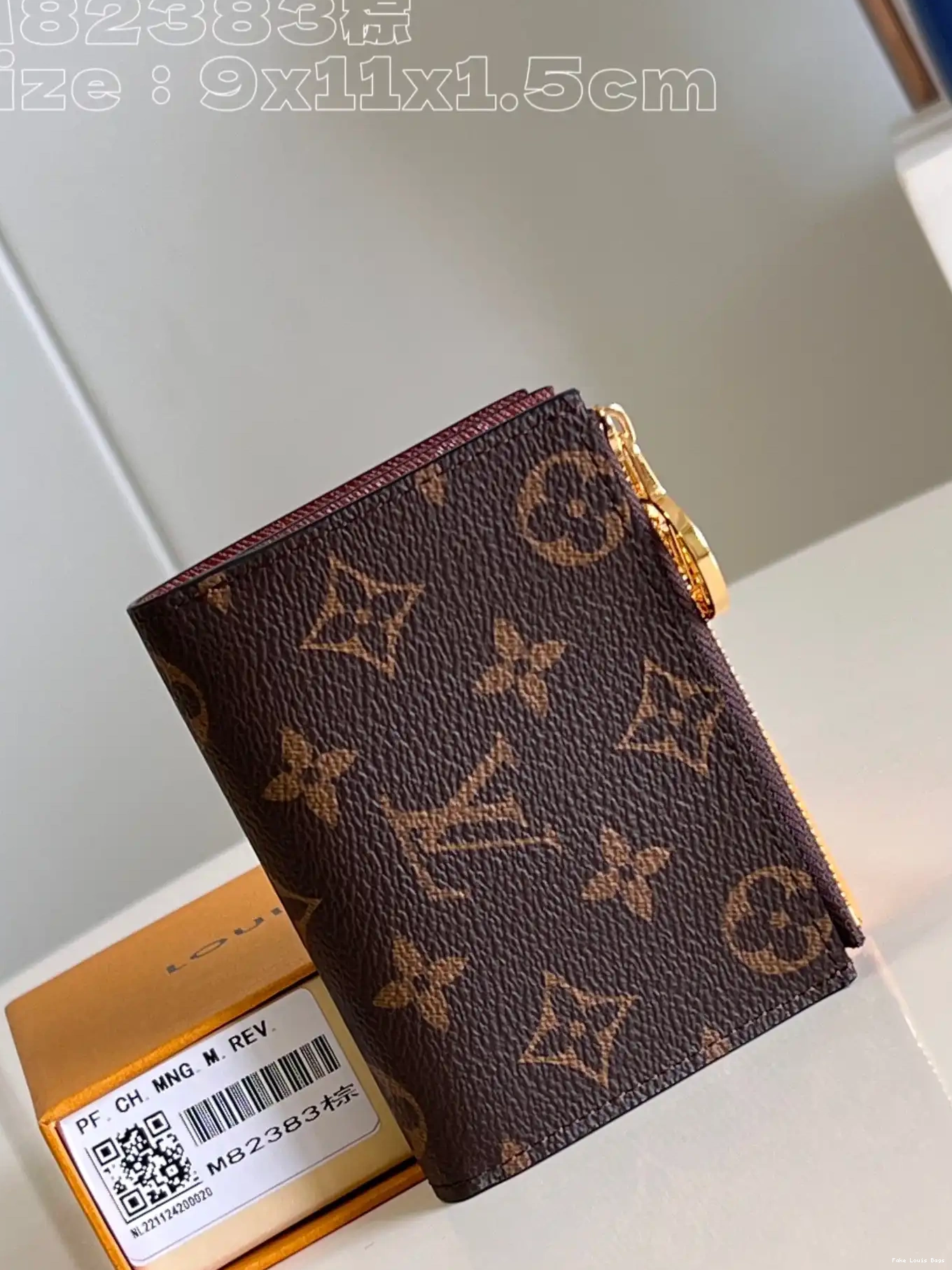 Repladies offers premium fake Louis bags at unbeatable prices. Our products are cheap because we focus on direct sales Wallet Louis Vuitton Lisa 0227