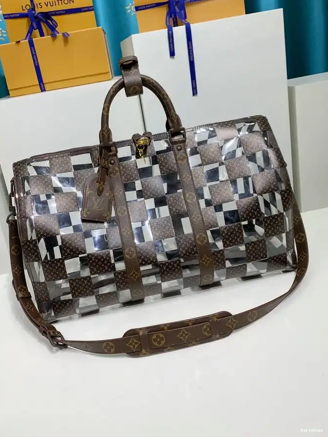 Repladies offers premium fake Louis bags at unbeatable prices. Our products are cheap because we focus on direct sales VUITTON KEEPALL LOUIS 50 BANDOULIÈRE 0225