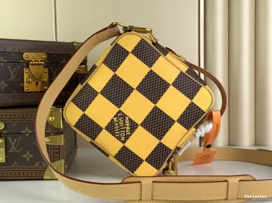 Eliminating the middleman and passing on savings to you. With massive production and tax-free benefits LOUIS VUITTON Chess Messenger-24*24*8CM 0224