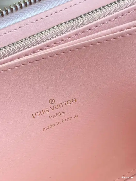 Eliminating the middleman and passing on savings to you. With massive production and tax-free benefits WALLET LOUIS VUITTON ZIPPY 0222