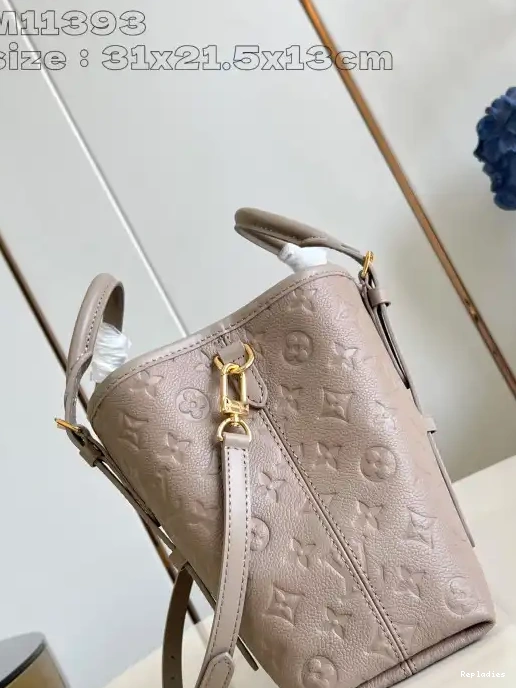 Eliminating the middleman and passing on savings to you. With massive production and tax-free benefits VUITTON LOUIS Tote PM-31*21.5*13CM Babylone 0214