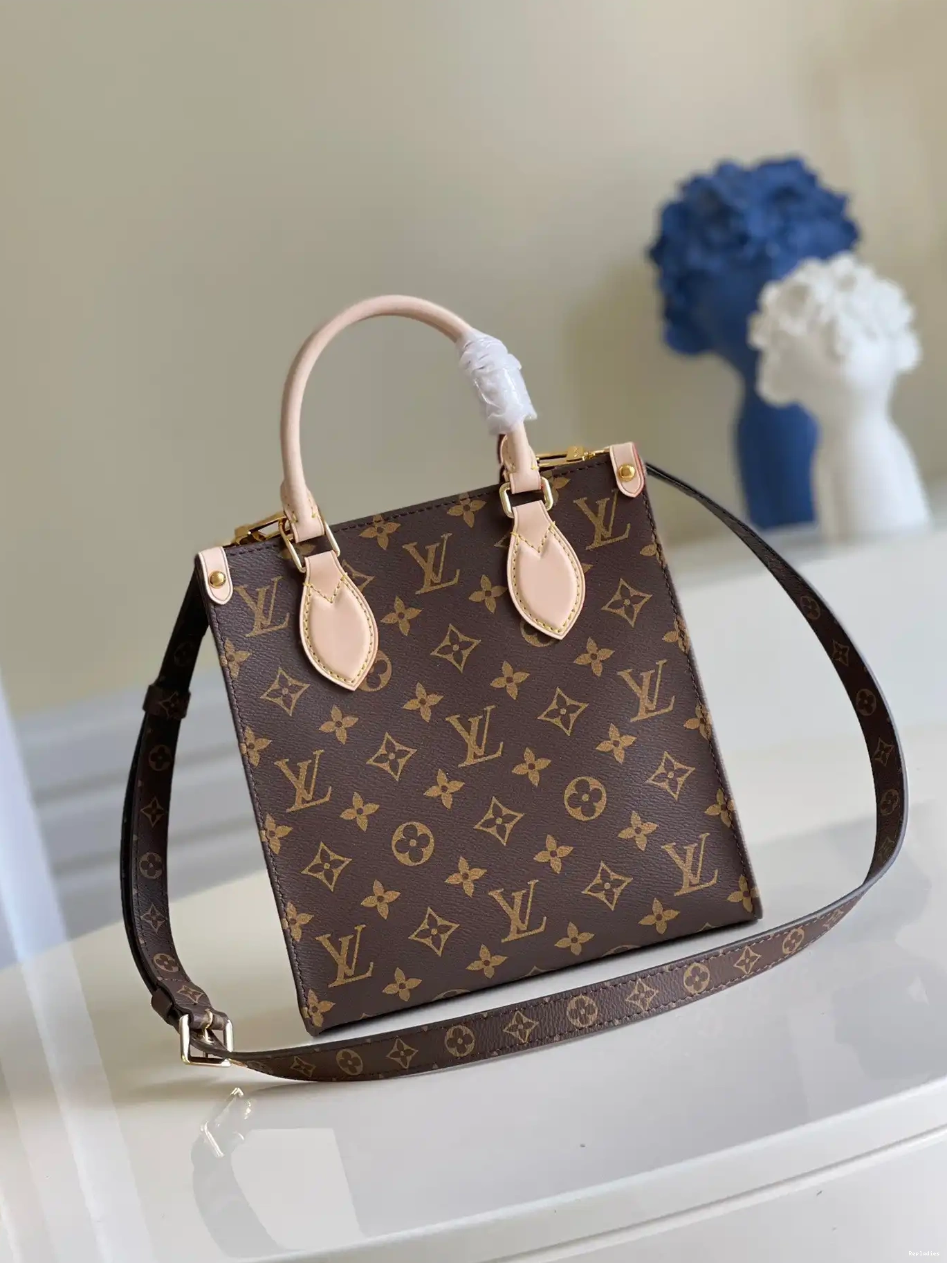 You get luxury for less. Shop now for the best deals on fake Louis bags. VUITTON LOUIS PLAT PETIT SAC 0214