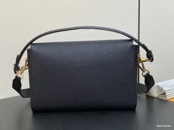 Repladies offers premium fake Louis bags at unbeatable prices. Our products are cheap because we focus on direct sales VUITTON Twist-27*19*9CM LOUIS Soft 0207